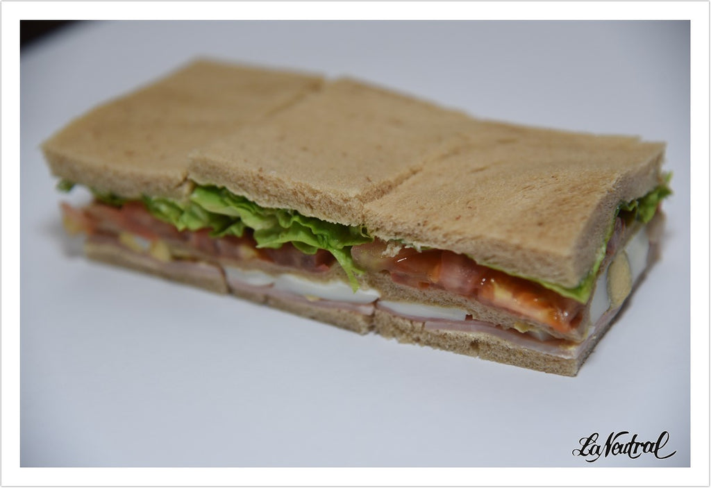24 Sándwiches olímpicos en pan negro triples de copetín at